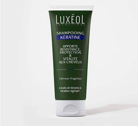 Luxéol šampūns ar keratīnu 200 ml tūbiņā uz minimāla fona trausliem matiem stiprināšanai un vitalitātei.